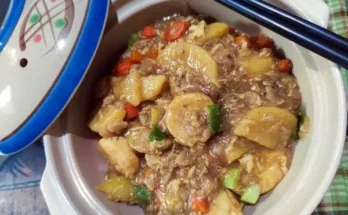 Semangkuk sapo tahu dengan kentang dan wortel